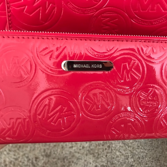 Michael Kors Embossed Monogram Handbag & Matching Wallet - Picture 2 of 8